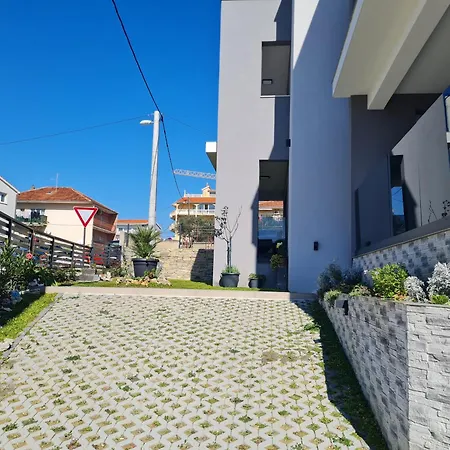 Natali Split