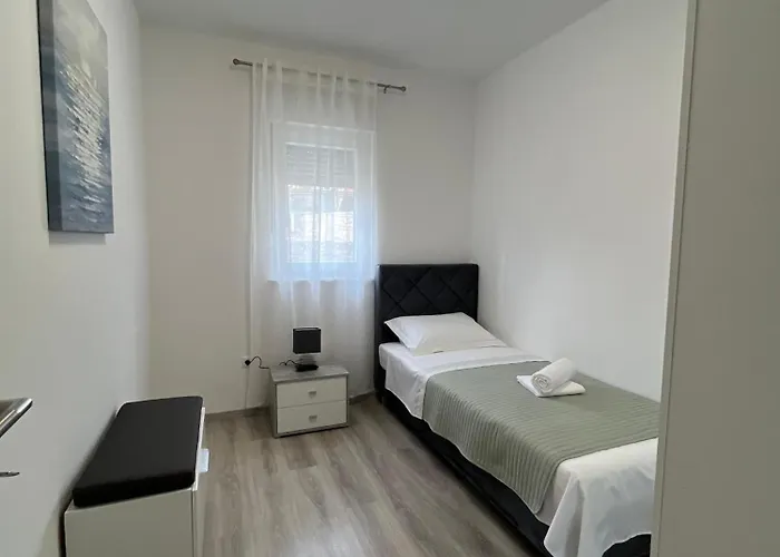 Natali Split