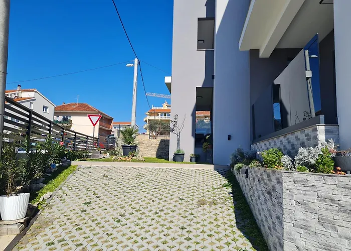 Natali Split